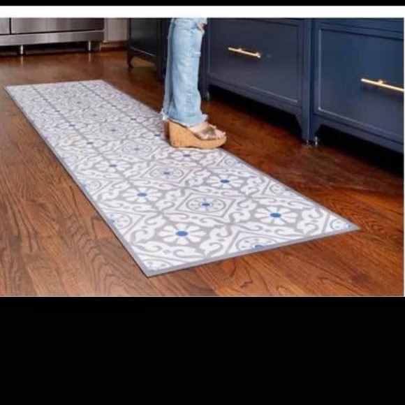 Italian Rug - Picture 2 of 7